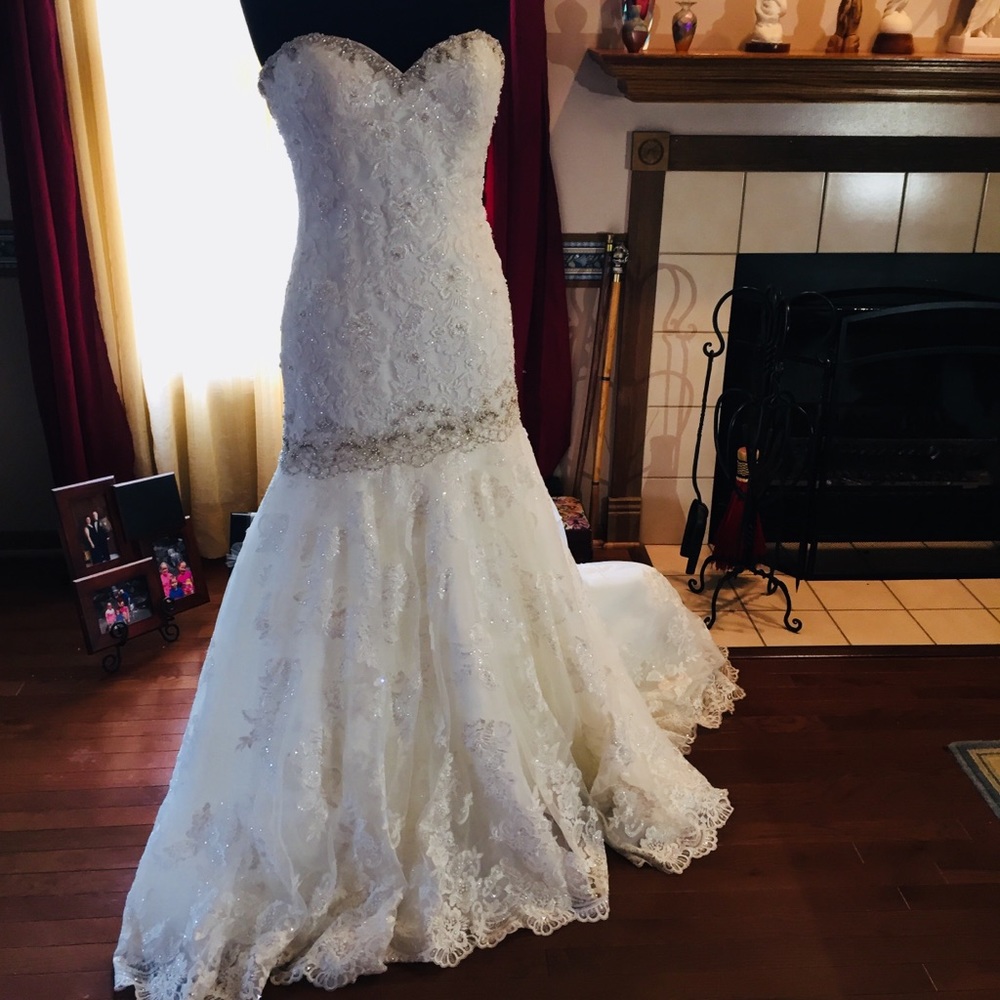 Allure Bridal Gown - Style 9018 - Size 12